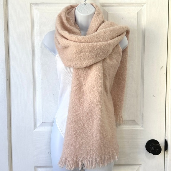 Steve Madden Accessories - Steve Madden Blush Pink Boucle Knit Oversized Scarf Wrap Fringe Trim